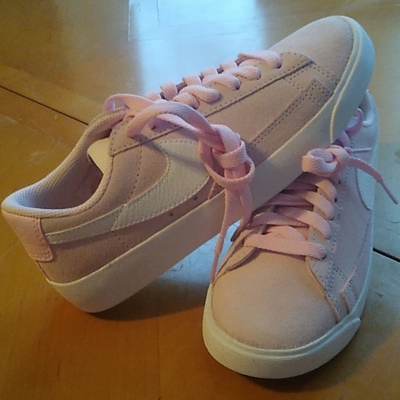 Nike Shoes - Women's Nike baby pink/white shoes